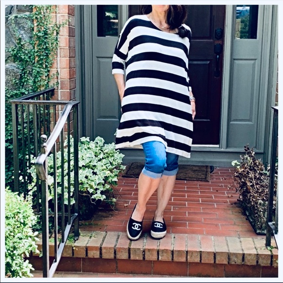 ✨LAST ONE✨Loose side pockets color block tunic top - Picture 3 of 8